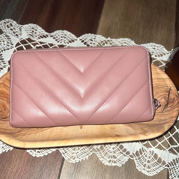 *SOLD on MERCARI DKNY leather zip around wallet - lined - many pockets - - Picture 2 of 4